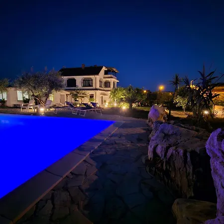 Quattro Olive مينتورنو